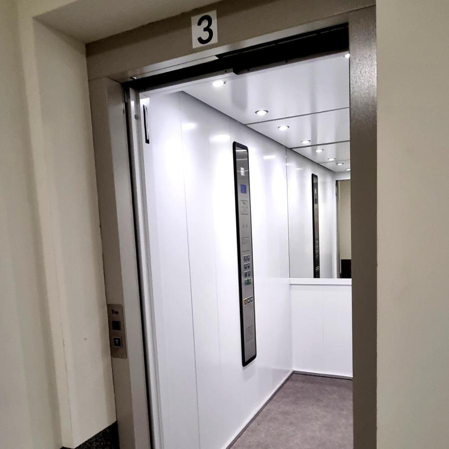 Apple Apartments - Wroblewskiego Prywatne Miejsce Parkingowe Łódź Exteriör bild
