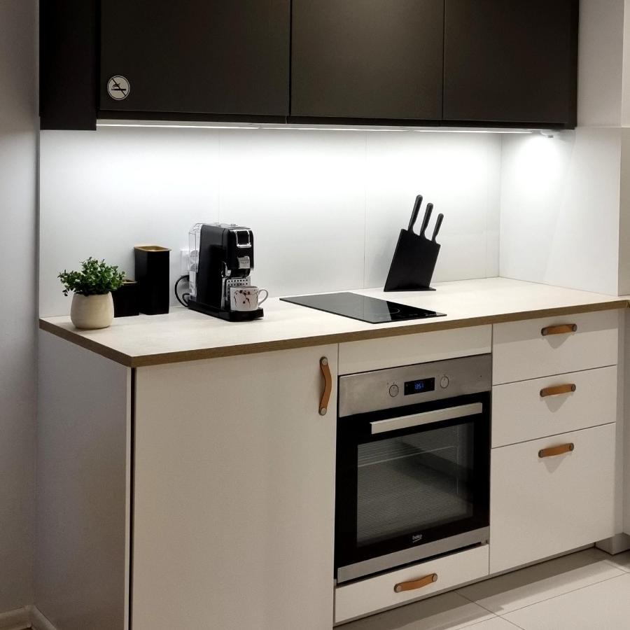 Apple Apartments - Wroblewskiego Prywatne Miejsce Parkingowe Łódź Exteriör bild